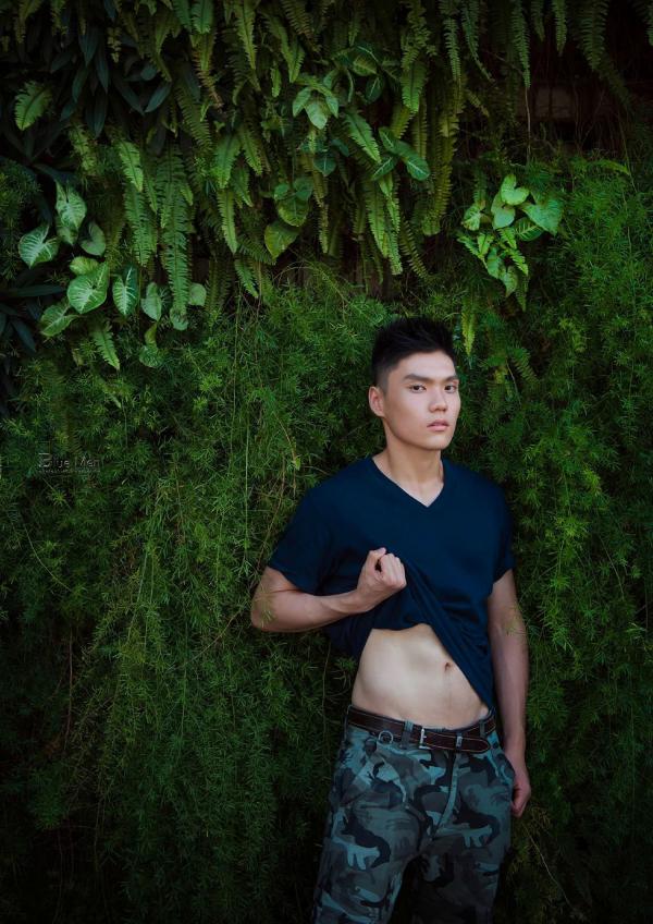 PHOTO-SET-BLUE-MAN-64---A-ZHEN-ONE-YEAR-LATER